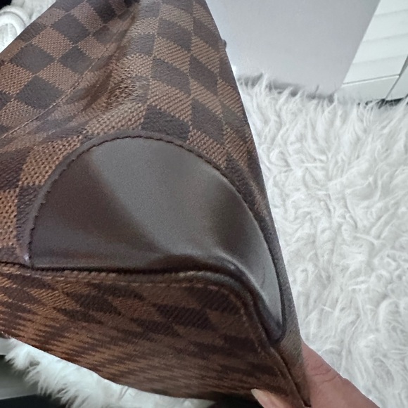Louis Vuitton Damier Tote Bag - Picture 9 of 14
